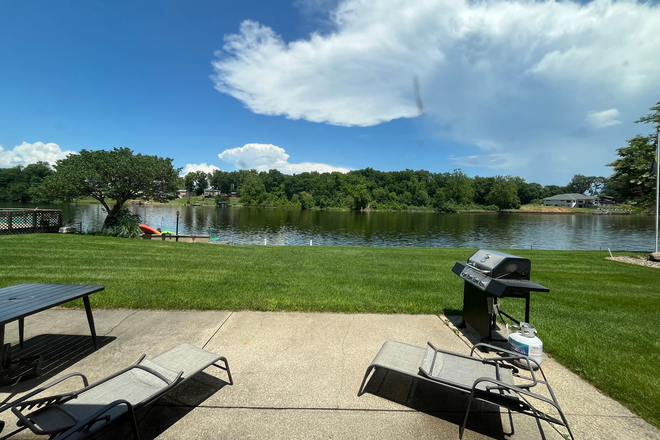 View from picture window - 2 BR Avail in Riverside House- 30 min from Campus