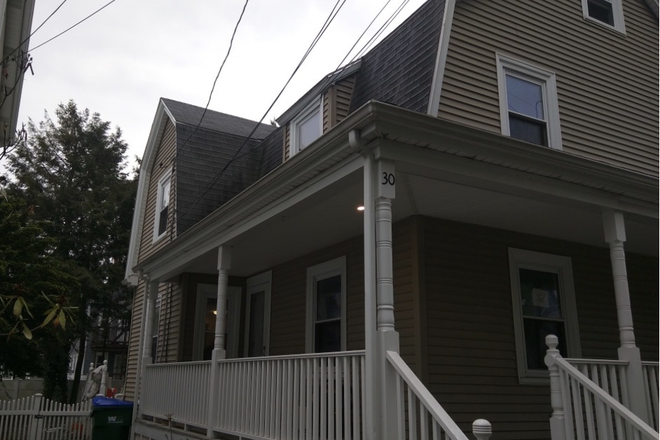 Outside - Modern home with an in-unit washer and dryer, located just 17 minutes from Tufts University.