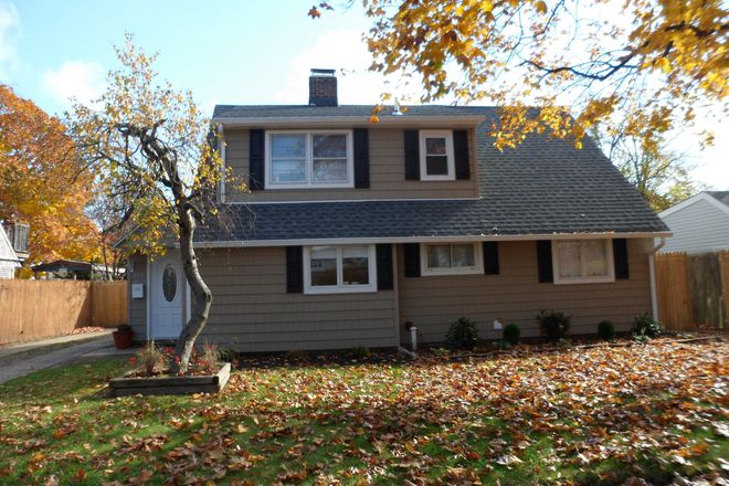 House - ROOMMATES LOOKING FOR ROOMMATES. STUDIOUS & INTERNATIONAL STUDENTS WELCOME. NO FE House