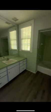 Bathroom - AVAILABLE HUGE ROOM IN HOUSE - 8 MIN WALK TO STUDENT STORES - 30 SEC WALK TO GILLINGS