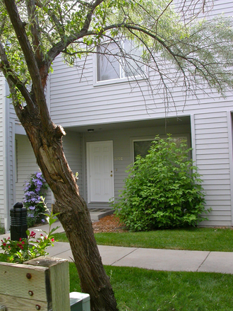 Front door facing inner courtyard - Clean Spacious 3 Bedroom, 4 Bath Boulder Townhome