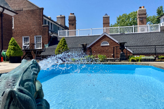 Common courtyard - Furnished studio apt-Palmer Square W.-Princeton