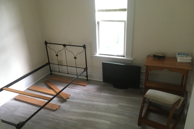 Bdrm - Quiet Room in House near #1 BUS Line NO SMOKING NO PETS