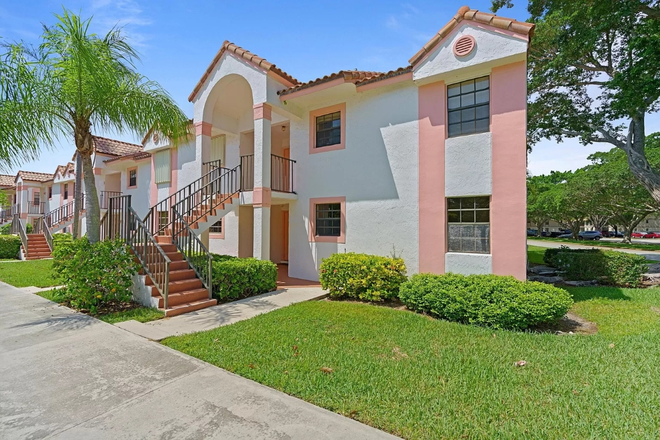 Front - End Unit 2b2b Condo, Walking to FAU, 24/7 Man-Gated, Mins to Beach