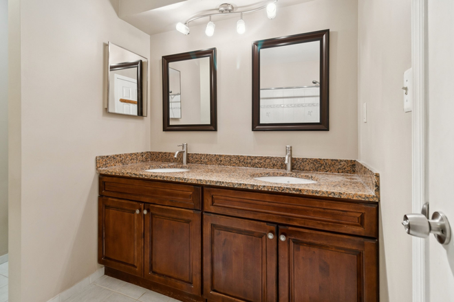 bathroom - 3BR thome-Brookline Ct-Princeton