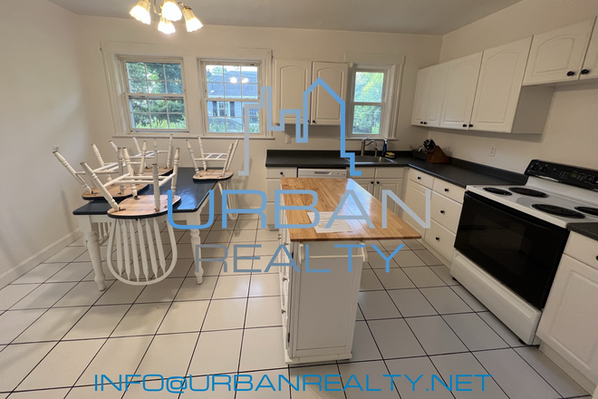KITCHEN - *AVAILABLE 8/22/2025 *LARGE 6 BED 2 BATH DUPLEX NEXT TO BC CAMPUS - BACKYARD,PARKING AND DECK** Apartments