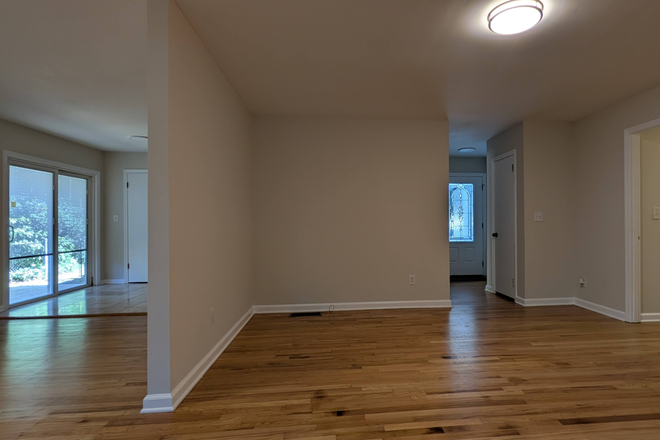 Entrance & living room - 3/2 single family home in North Decatur