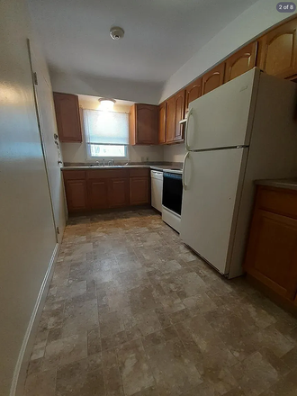 Kitchen - Spacious 2b apartment in Wayland Sq!