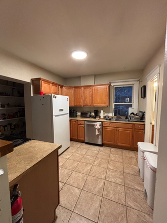 kitchen - Spring Sublease on College Ave 5 min walk to campus House