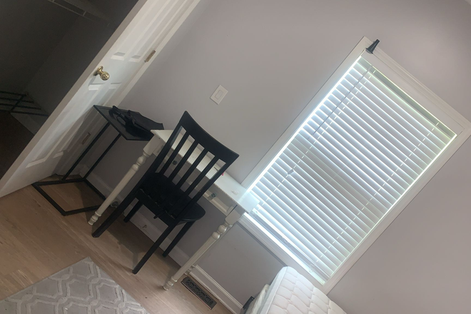 room - Private room in house close to campus