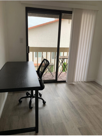 Room 3 unfurnished - Townhouse Sublet With Wonderful roomates!