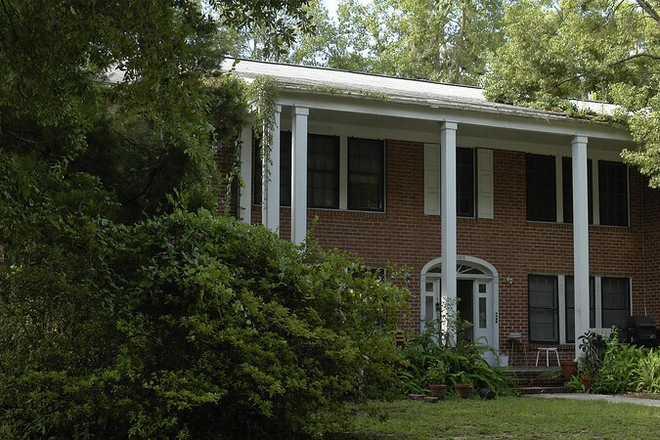Outside - Cute 2 bed 1 bath apartment near Fine Arts College