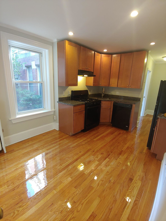 Call NOW for showings! 617-236-8550 - JOY ST - *8/1/2025* CUTE & COZY TRUE BEACON HILL 2BR MINUTES TO CAMPUS W/ LNDRY IN BLDNG, H&HW INC Apartments