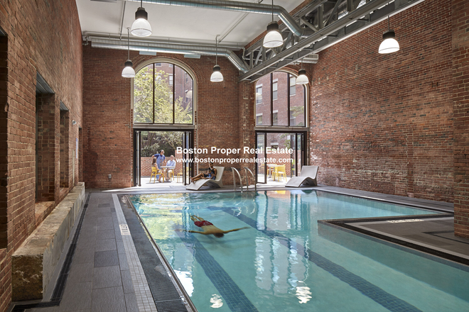 a - Enormous space in building with pool Apartments