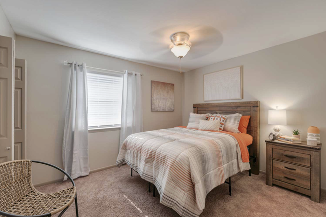 bedroom - College Main Apartments