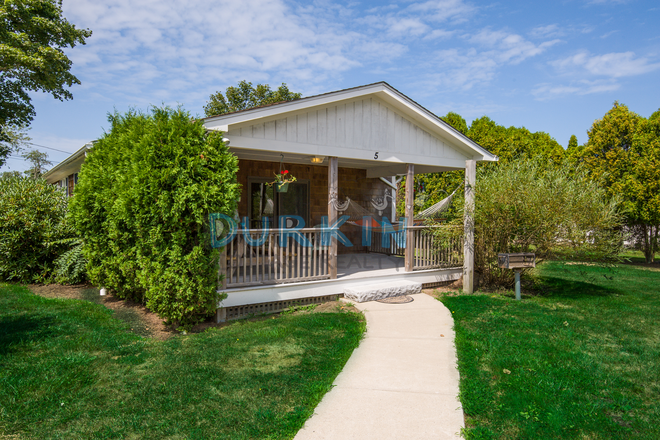 Exterior - 1 Bedroom Duplex with Private Covered Porch Duplex