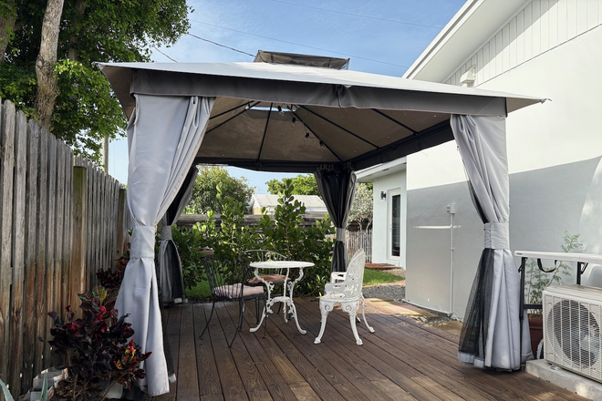 private deck with gazebo - Perfect studio in East Deerfield Beach. House