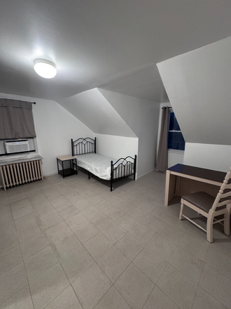 Room 1 - 4809 Riverdale House
