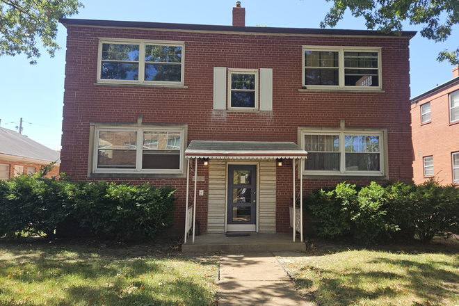 Front Entrance - 1 Bedroom w/ Large Living Room