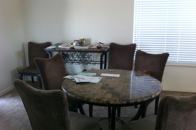 Dining room - Bedroom for rent in home with UCM students