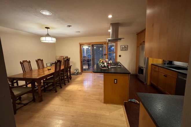 Kitchen - Private room with MSU student House