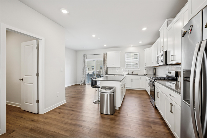 Kitchen - Stunning Townhome Less than 30 Minutes from Campus