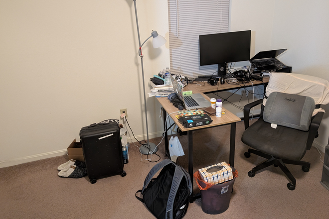 Bedroom - Park Crest Terrace (5 min to bus stop, supermarket, 10 min to Asian market)