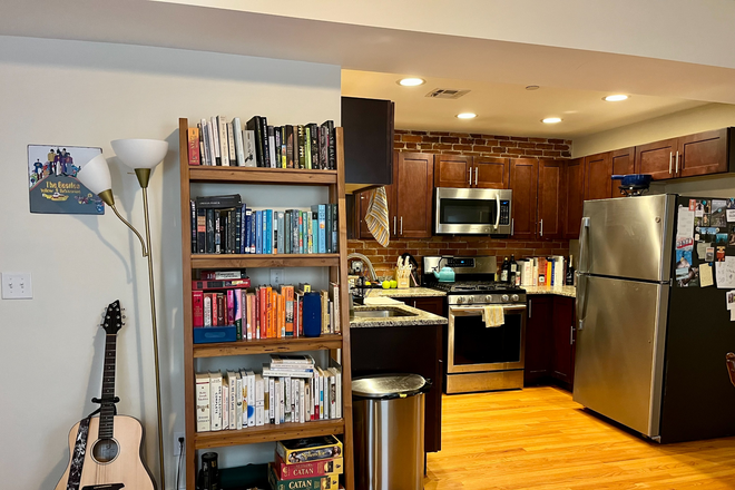 Kitchen - Sunny Master Bedroom and Bath in Riverside Apartments