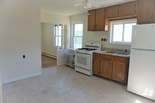 Kitchen - adding a dishwasher June 2026 - Standalone house perfect for 3-4 people