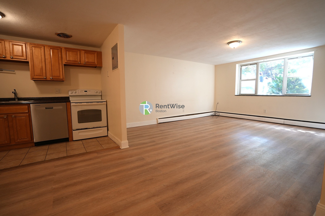 1 - AVAIL NOW-Fantastic Longwood 1 bed, H/HW inc. No Fee & 1 Month Free Apartments