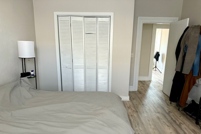 Bedroom - Large 2 Bedroom, 2 Bathrooms, 2nd Floor, Utilities Included. Walk to Campus Apartments