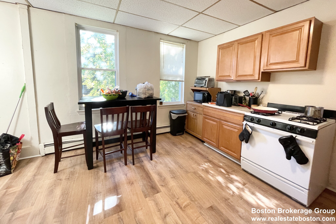 x - Mission Hill 3 Bed Apartments