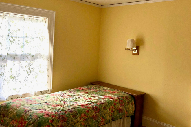 Lrg Bedroom #2 - Room in HouseShare for FEMALE Grad Student or Empl Professional near BC Law Sch