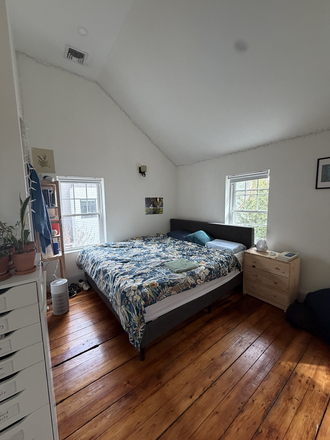 Room for rent - Room in Central Square House