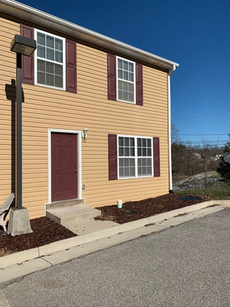  - 3 Bedroom 2.5 Bath Townhouse