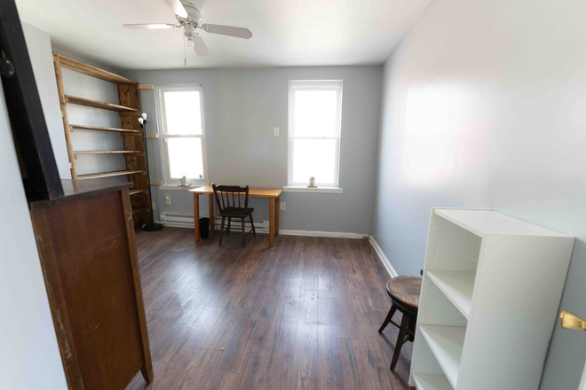 90 FOOT BEDROOM - $900 - Clean quiet rooms near TU/BSL, living/dining room, kitchen, front/back porches, laundry, 2 baths House