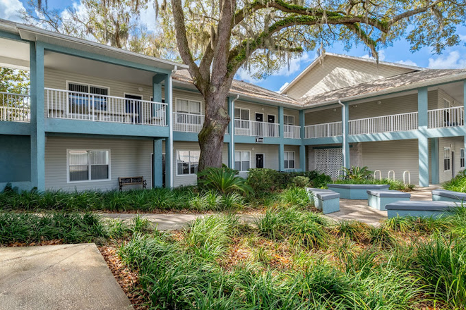 outside - Museum Walk