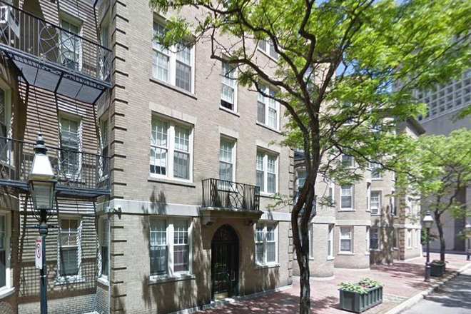 A - 3 bed with living room near Prudential Center and Symphony
