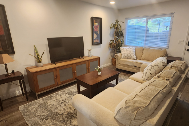 Living Room - 3BD/ 2.5 BA Townhouse near UTC!  Walking distance to UCSD!  Start 7/1/26