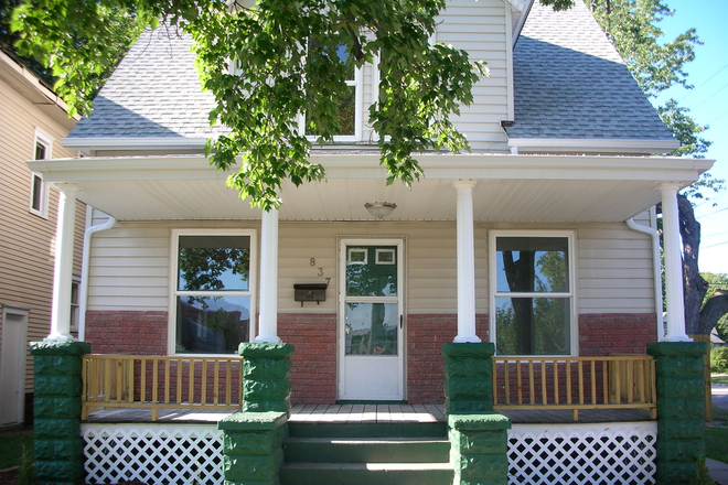 . - 837 Miner St -Student Block, Close to Campus, Walking distance from Notre Dame Campus