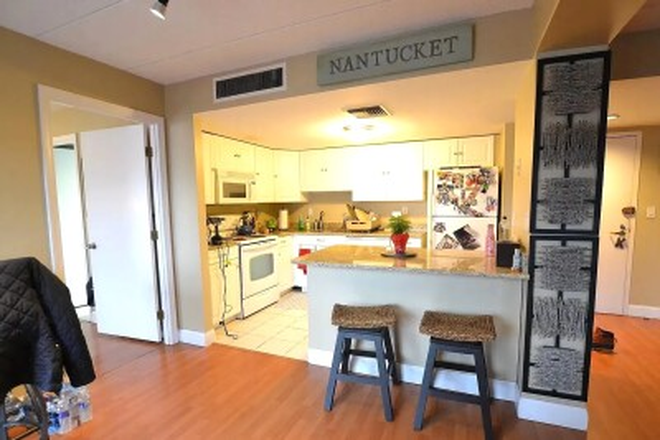 LIVING - BEAUTIFUL 2 BED/2 BATH WITH GAS, HEAT AND HOT WATER INCLUDED AVAIL. 9/1/25! Apartments
