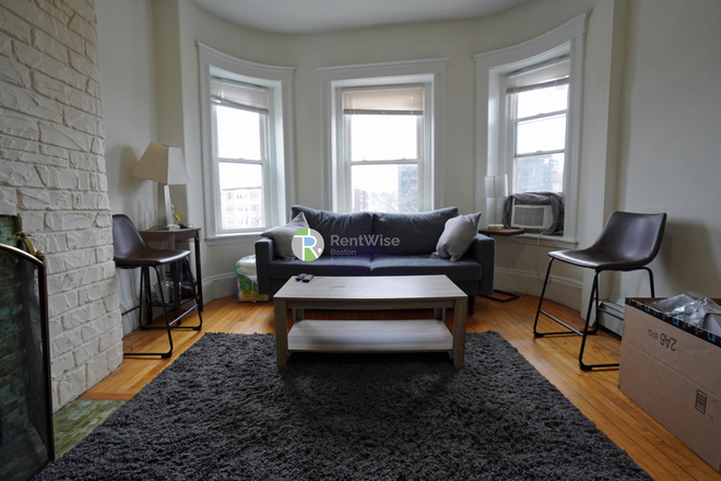 1 - SEPT 2026-Fantastic Comm Ave 2 bed, H/HW inc. Pet Friendly, NO BROKER FEE! Apartments
