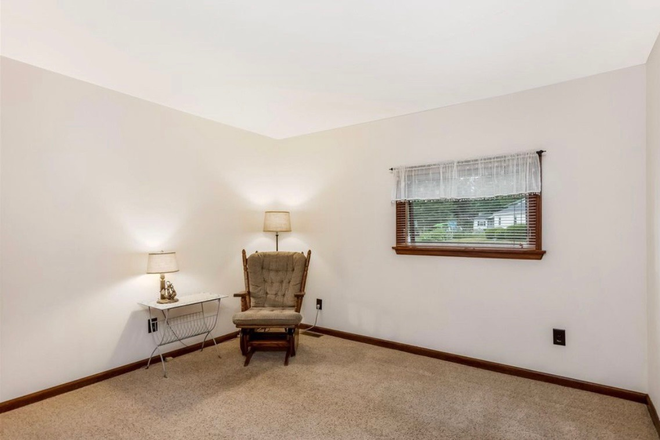 First Room - Sherry Road House, close to campus