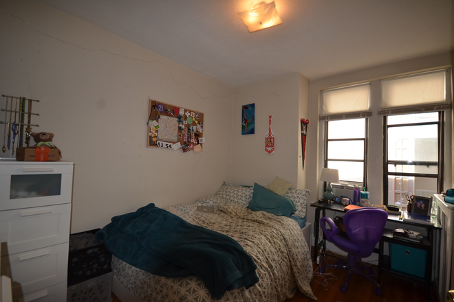 a - 3 big bedrooms by Whole Foods in Symphony Apartments