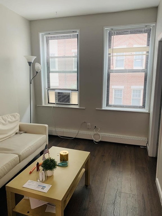 Call NOW for showings! 617-236-8550 - JOY ST - *9/1/2025* GREAT DEAL ON THIS CUTE & COZY 2BR/1BA ON BEACON HILL W/ HW INC, EQUAL BDRMS!