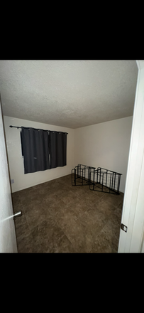 Bedroom - Private Room in UCR student house, 5 minutes from campus