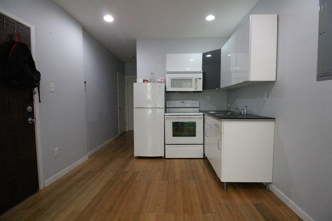 kitchen - 1525 Seybert St #A Apartments