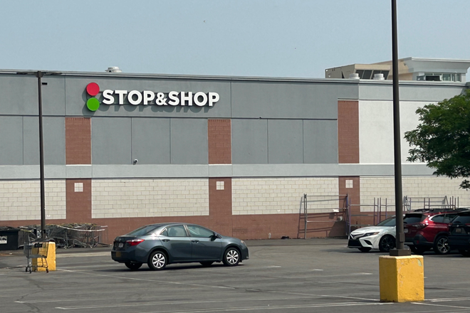 Stop n shop 2 minute walk - Conveniently Located 3 Bedroom Apartment Neponset/Morissey Blvd/Adams St Area