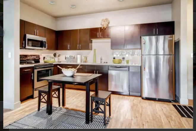 Kitchen - Saga Boulder Apartments, Very close to campus