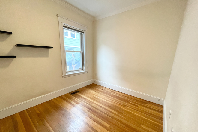 Call NOW for showings! 617-236-8550 - SUNSET ST - GORGEOUS RNOVATED 5BR ON MISSION HILL FOR *9/1/2026* W/ IN UNIT LNDRY, RNTL PRKNG, DECK! Apartments